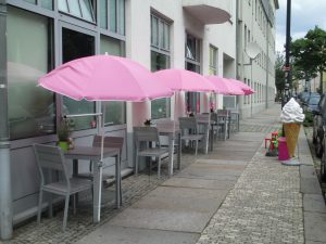 Noch stehen draußen die Sonnenschirmchen. Für den Winter bastelt Nepple schon an einer neuen Kreation. Vielleicht was mit Kardamom?