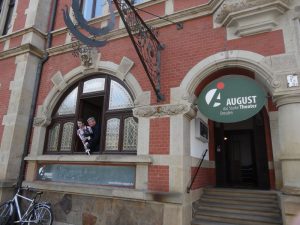 Fußtheater und Märchenklassiker im Oktoberprogramm des August-Theaters August-Theater im Pieschener Rathaus an der Bürgerstraße - Foto: W. Schenk