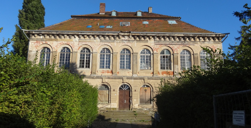 uebigau-schloss-3108-strassenansicht