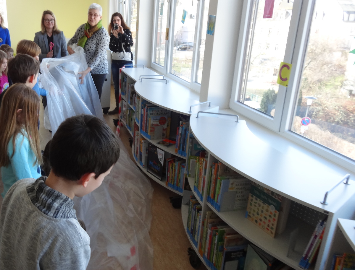 144. Grundschule Bibliothek einweihung