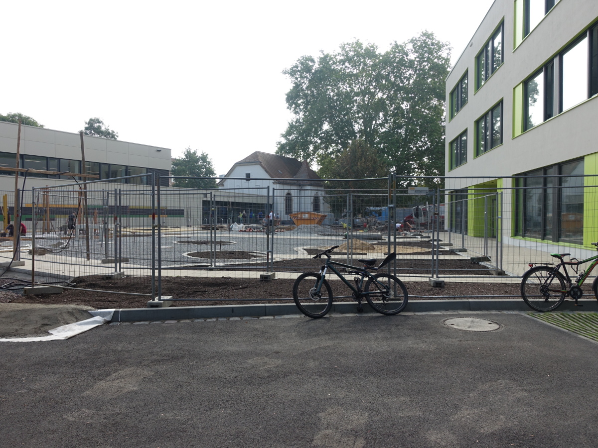 ymnasium Pieschen Leisniger Strasse Hof