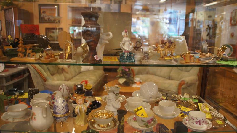 Nicht nur Möbel, auch kleinere Einrichtungs- und Gebrauchgegenstände gibt es im A&V zu ergattern