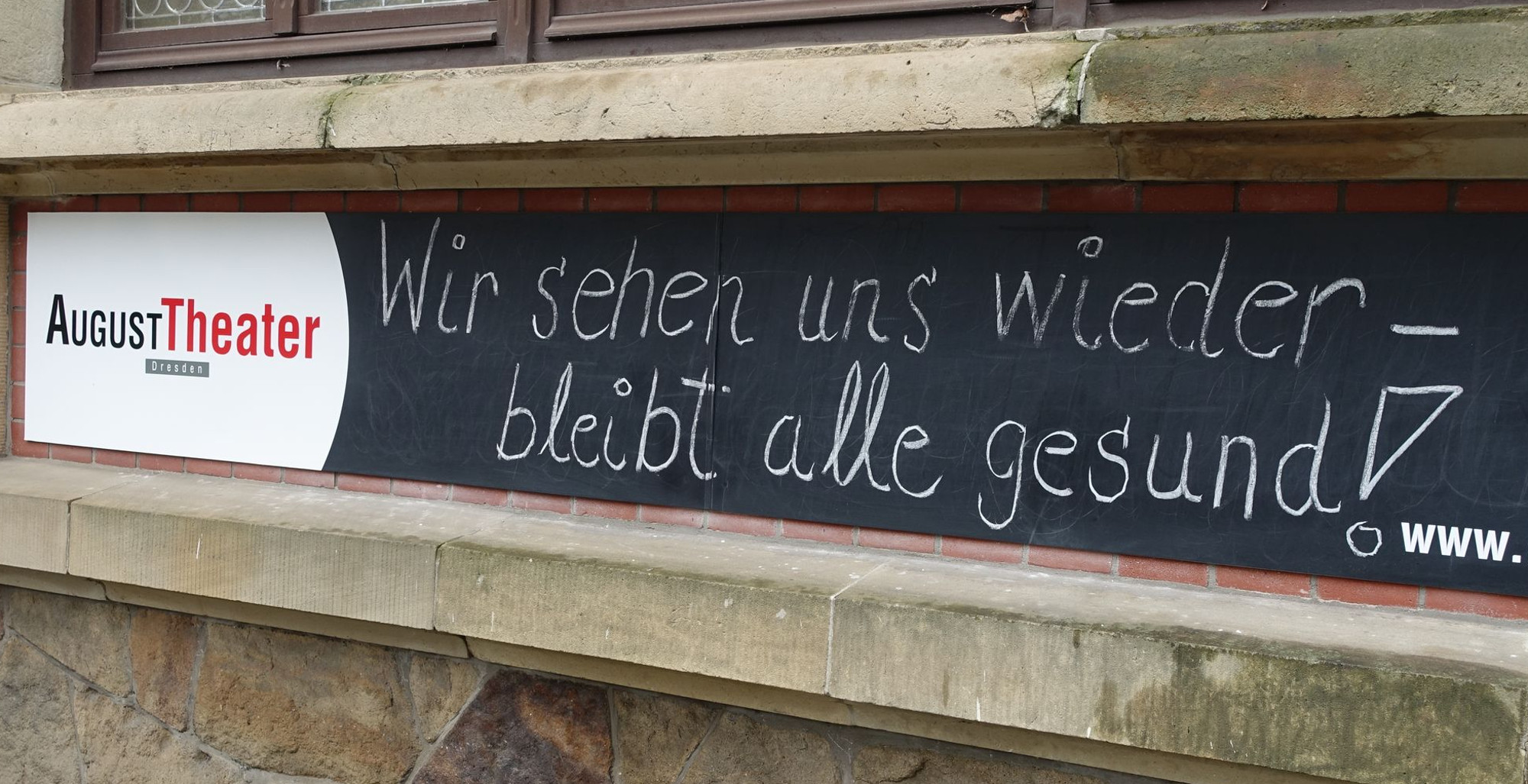 August Theater Corona Aushang