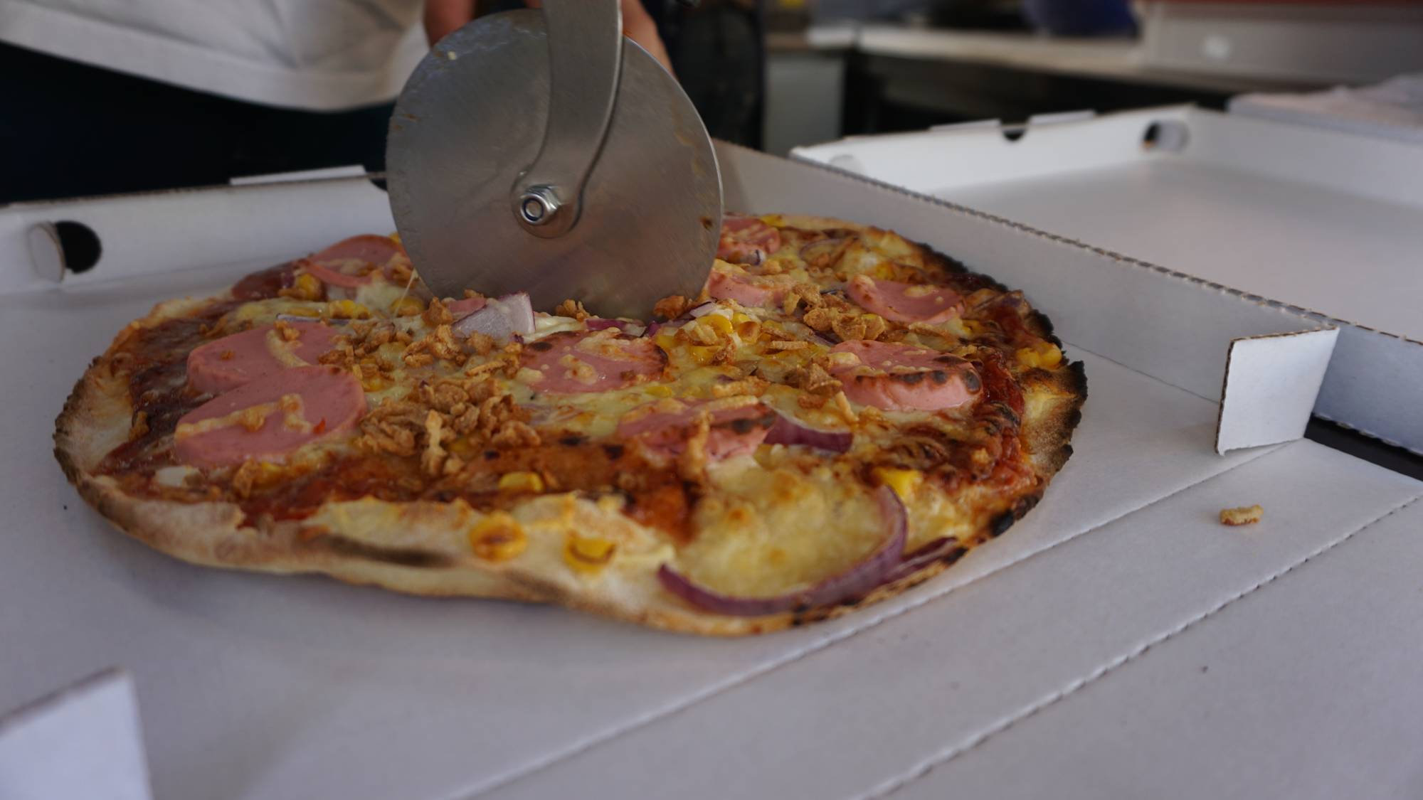 Pizza klassich..oder doch lieber mit Vürstchen und BBQ-Soße?