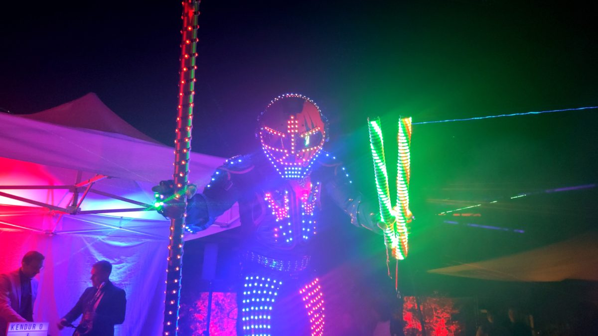 Ab 22:30 Uhr performte Norman Petrov seine Lasershow. - Foto: Maren Kaster