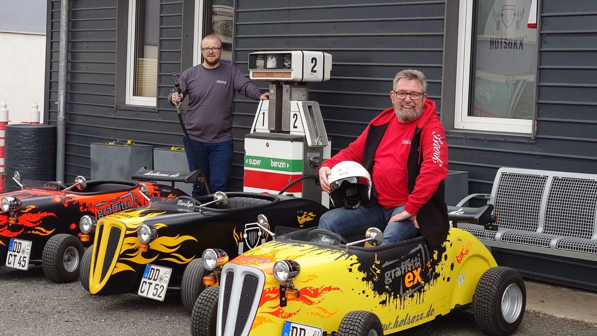 Benjamin Venter und Torsten Meisel (re.) in der Boxengasse der Hotsoxx.