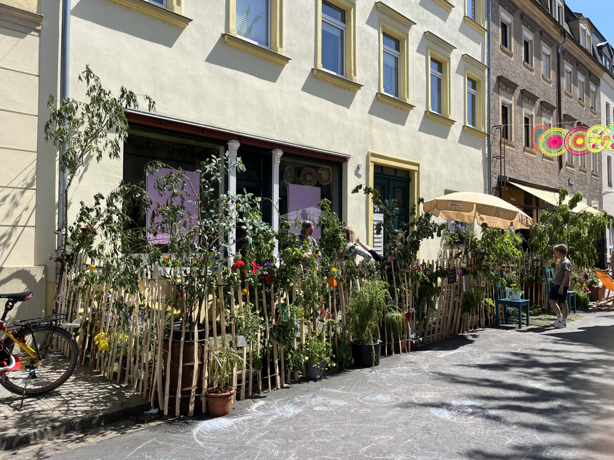 KNARK-ART.augenschmaus präsentiert: "VORGARTEN24" - eine 48-Stunden-Grünzeug-Installation!