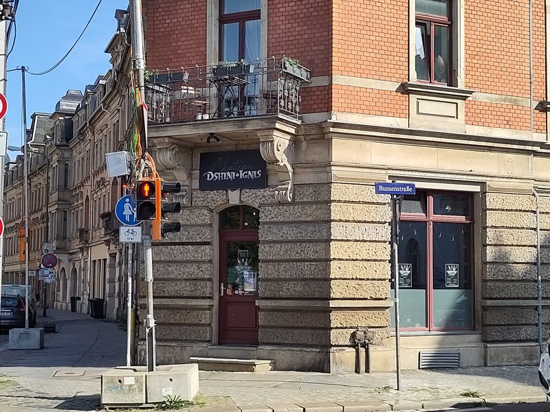 "Chateau" heißt das Zaubertheater, das in Trachau verschiedene Shows anbietet. Foto: Philine Schlick