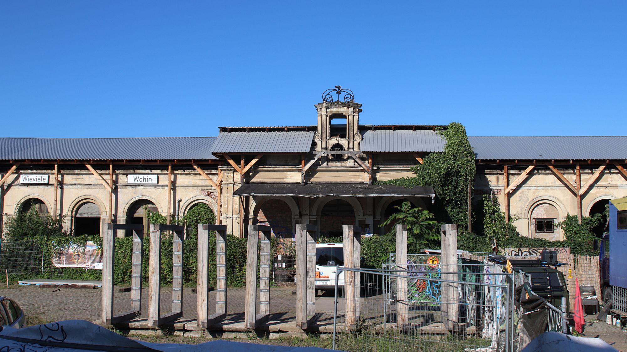 Gedenkstelen am Alten Leipziger Bahnhof. Foto: J. Frintert