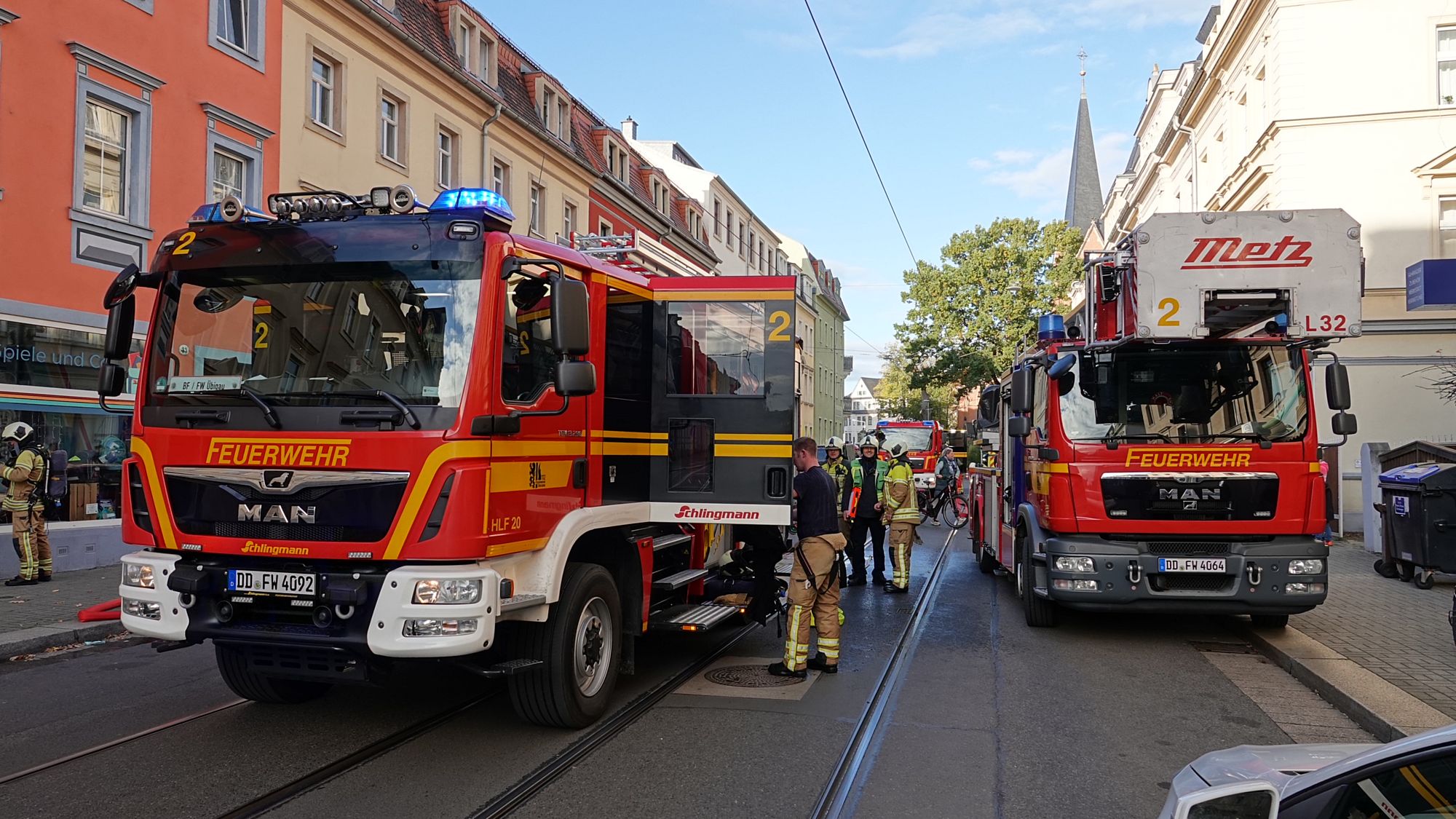Feuerwehreinsatz auf der Bürgerstraße - Foto: Roland Halkasch