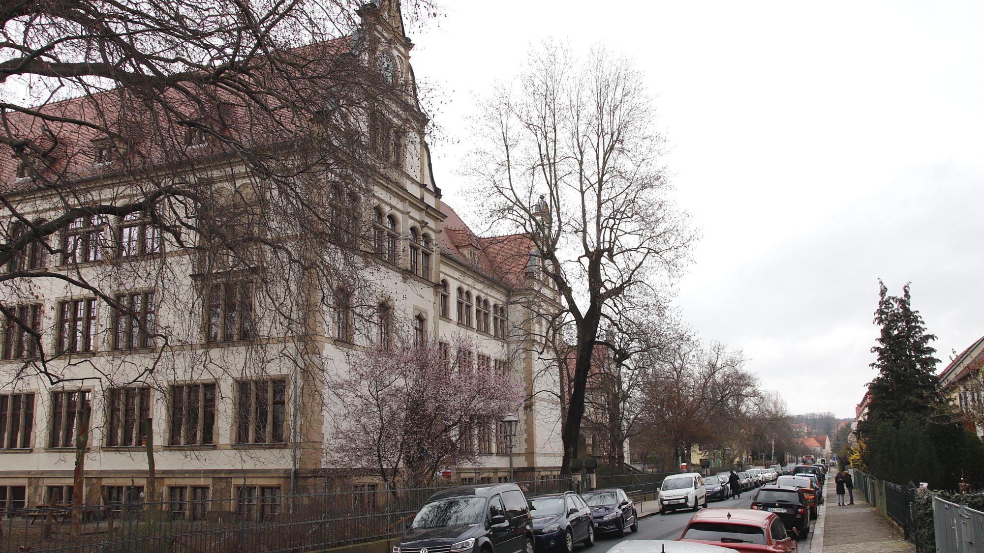 In der Böttgerstraße sollen im Rahmen eines Verkehrsversuchs Markierungen angebracht werde, um zum Beispiel die Kreuzungen frei von Falschparkern zu halten. Foto: J. Frintert