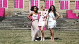 Frauenpower in Übigau Mariyama Ebel, Darstellerin der Josephine in Sister Soul, Sammy Szkopiak, Darstellerin der Elle Woods und Dorothea Kriegl, Darstellerin der Jennifer im Tussipark - Foto: J. Frintert