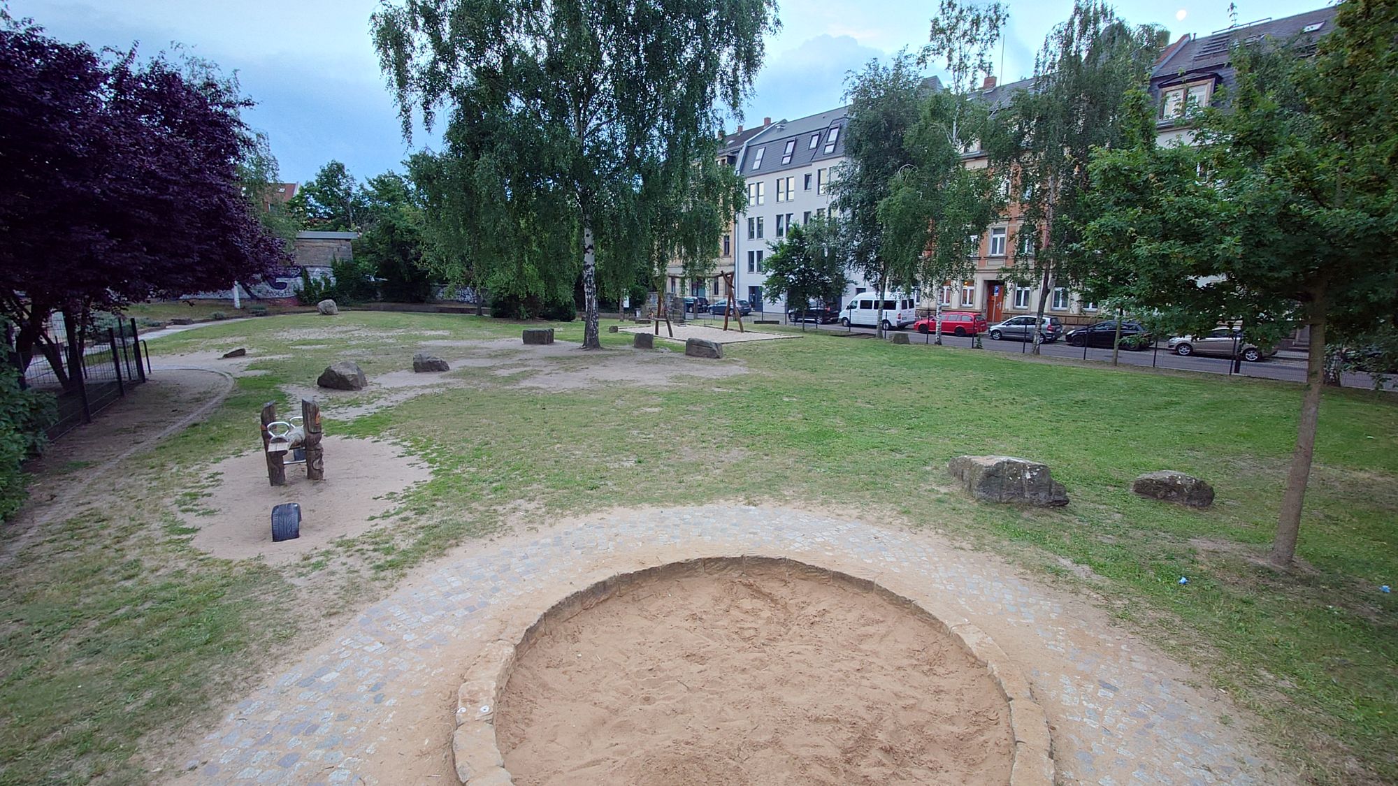Ursprünglich sollte der Sandkasten beschattet werden. Nun zieht er vielleicht um oder bekommt einen Zwilling. Foto: J. Frintert