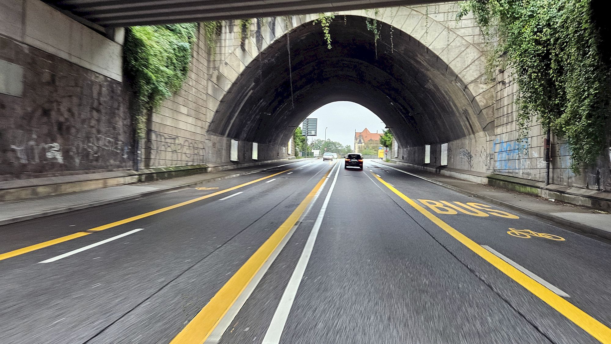 Bus- und Radspur nach Cotta werden wieder entfernt. Foto: J. Frintert
