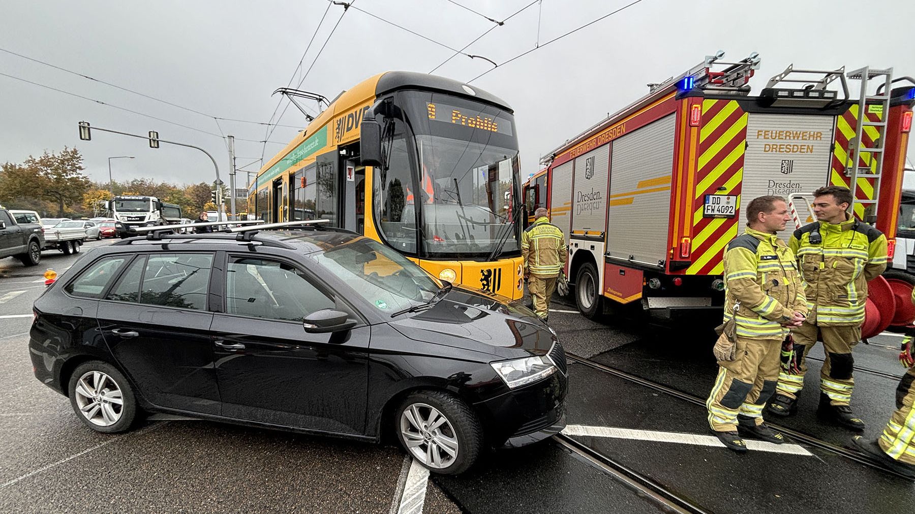 Unfall an der Lommatzscher Straße - Foto: Roland Halkasch