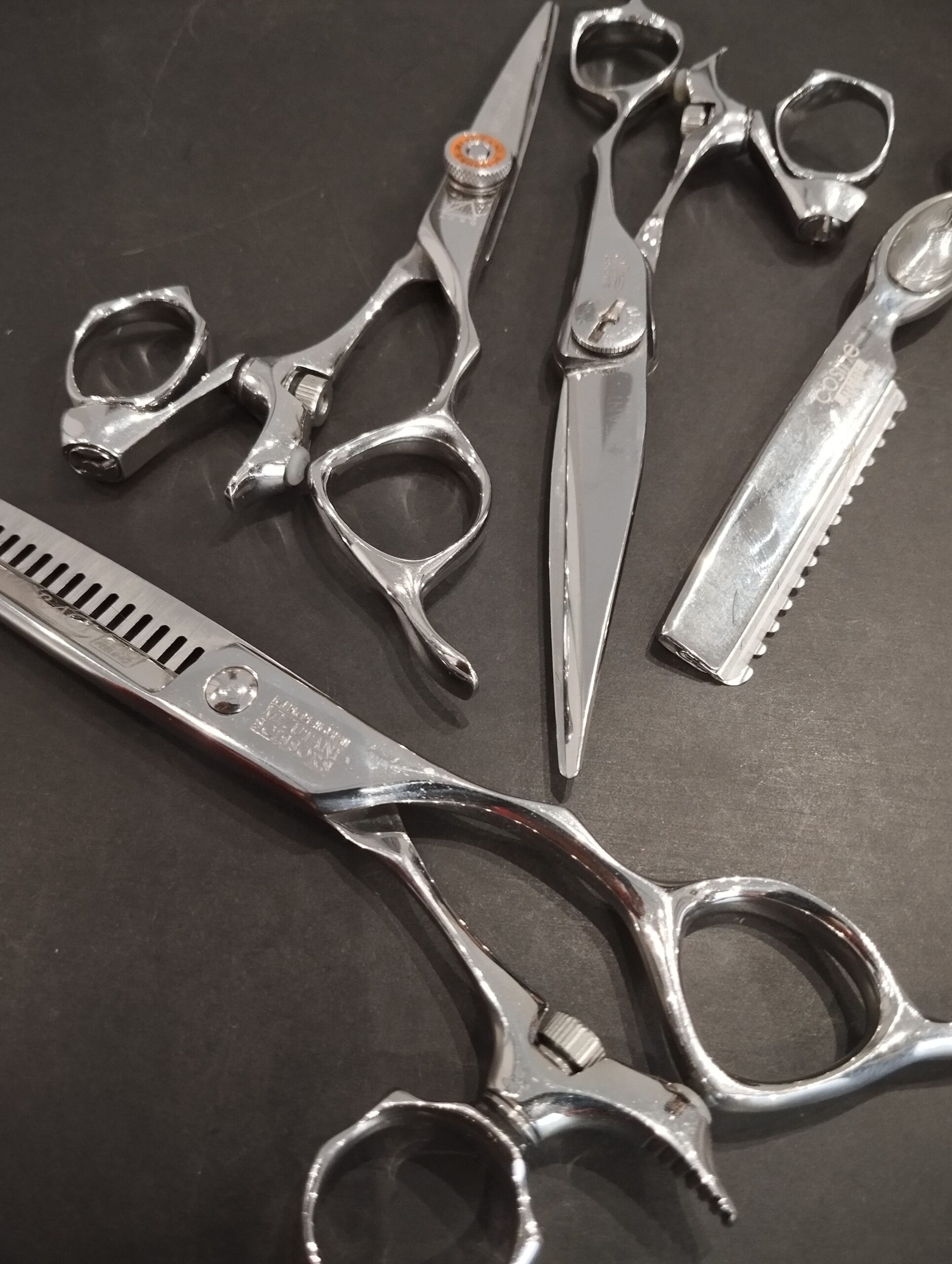 Handgefertigte Scheren aus Japan sind hochpräzise und wichtig für Katha