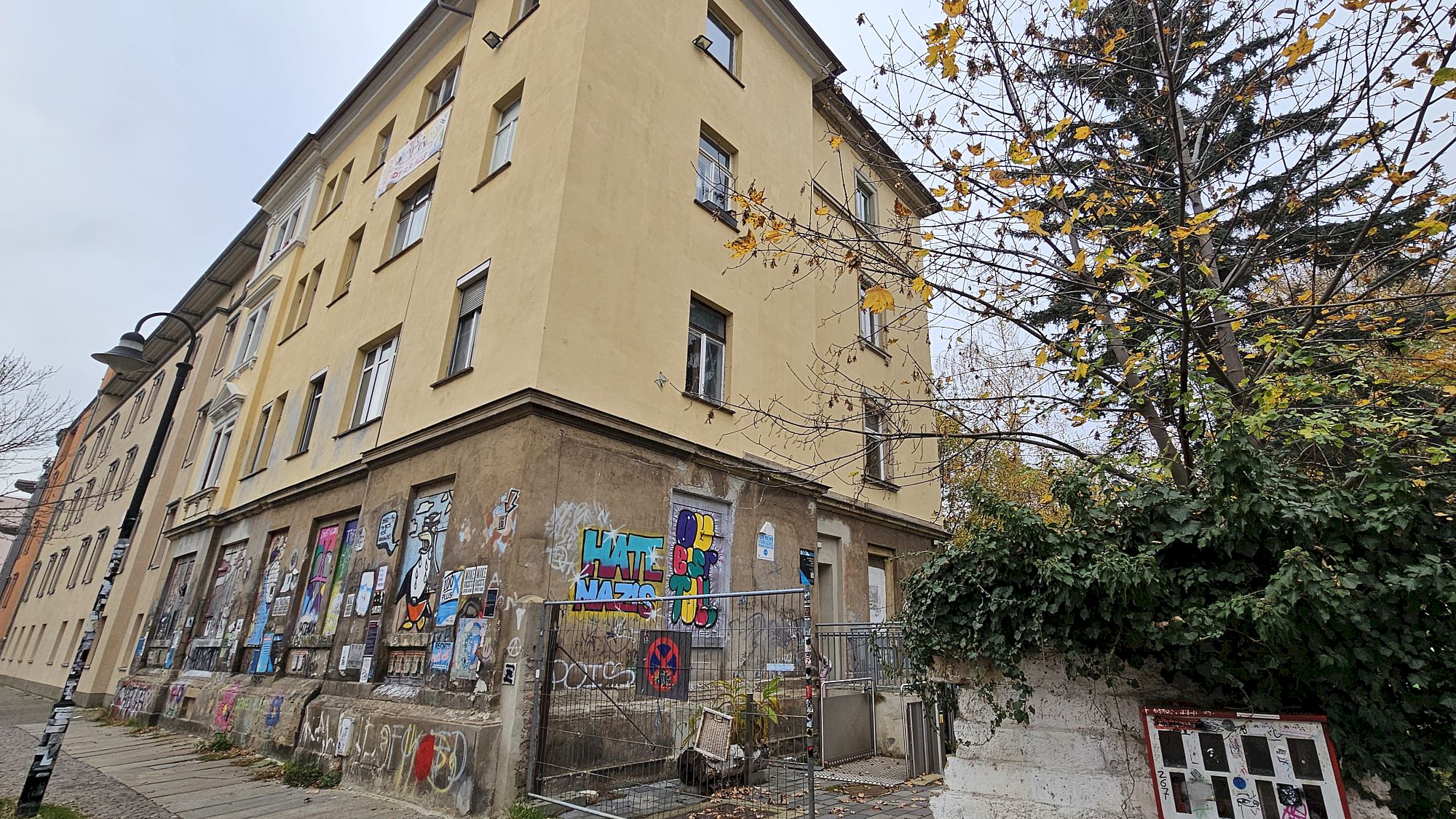 Die Tour der Solidarischen Aktion Pieschen führt auch an der Robert-Matzke-Straße entlang - Foto: J. Frintert