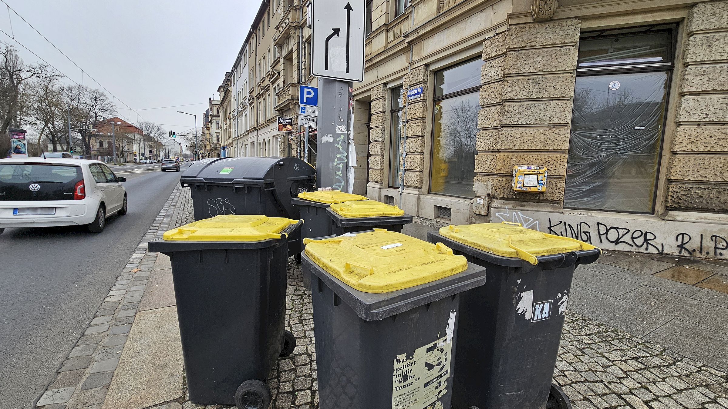 Mülltonnen auf der Leipziger Straße. Foto: J. Frintert