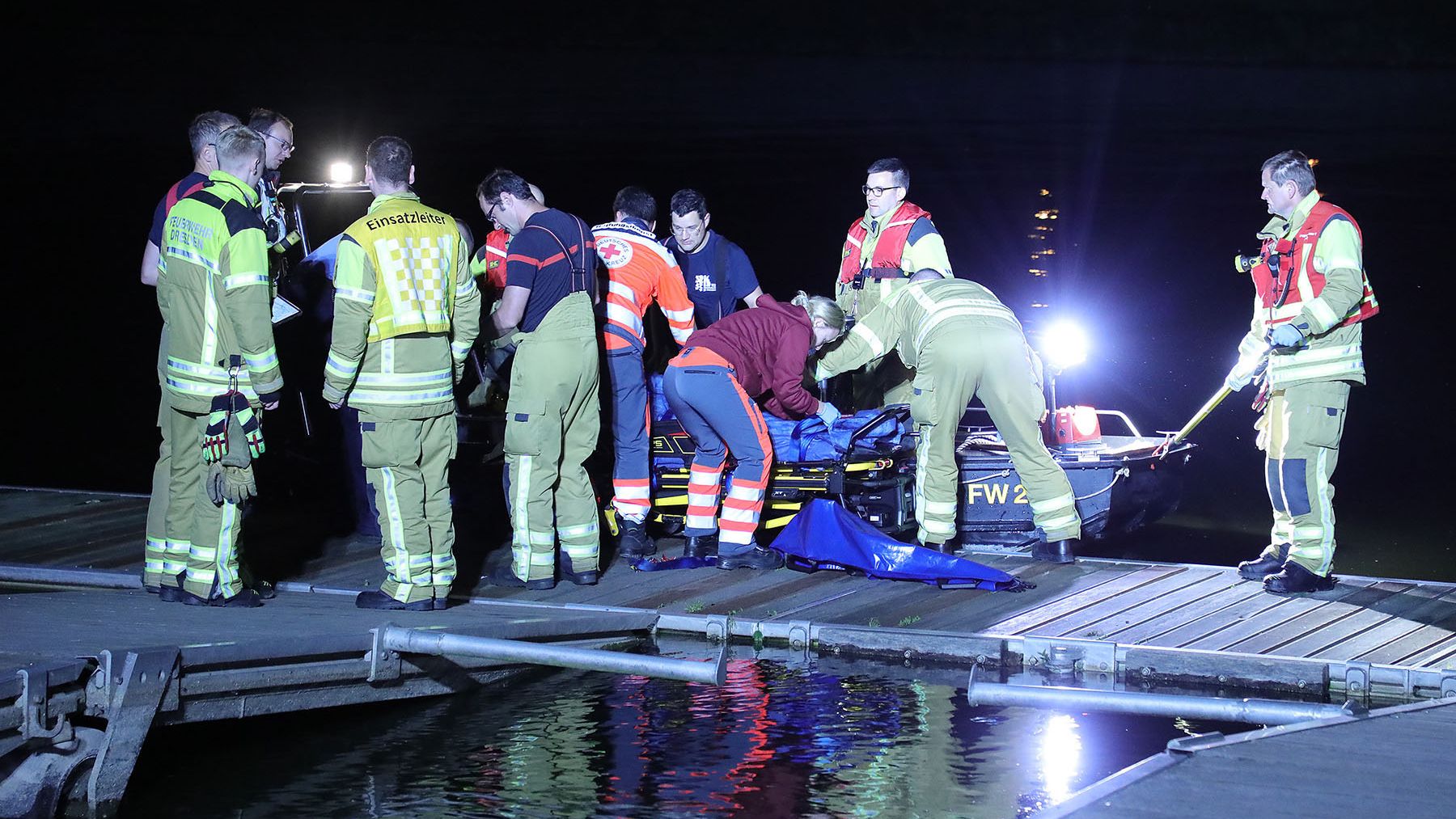 Rettungseinsatz auf der Elbe - Foto: Roland Halkasch