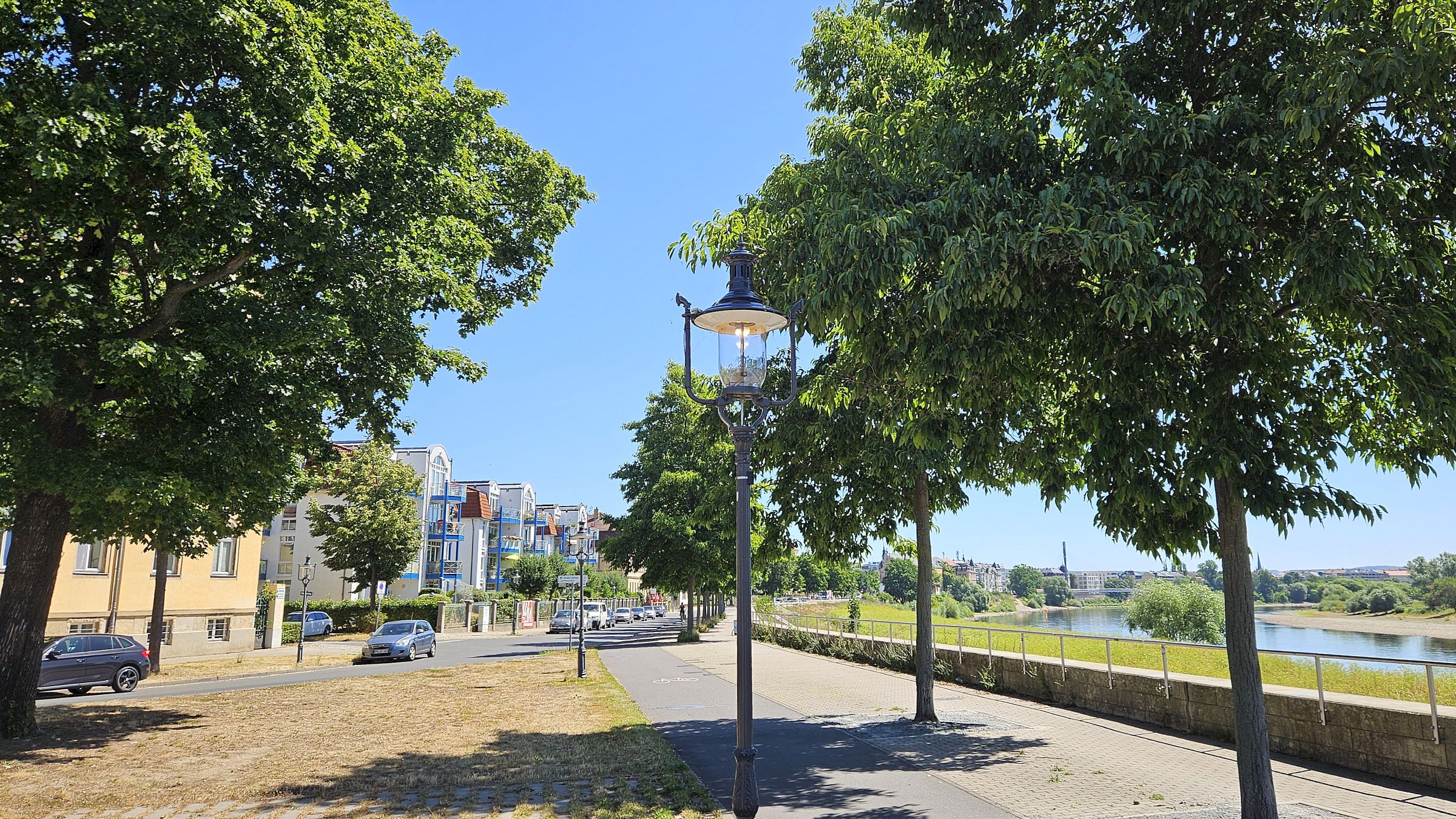 Auch die Tage der Gaslampe an der Ecke zur Böcklinstraße sind gezählt. Foto: J. Frintert