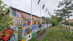 Münchner KloHäuschen zu Gast in der GEH8 in Pieschen Eingang zur Geh8, Kunsträume, Ateliers, soziokulturelles Nachbarschaftszentrum. Foto: J. Frintert