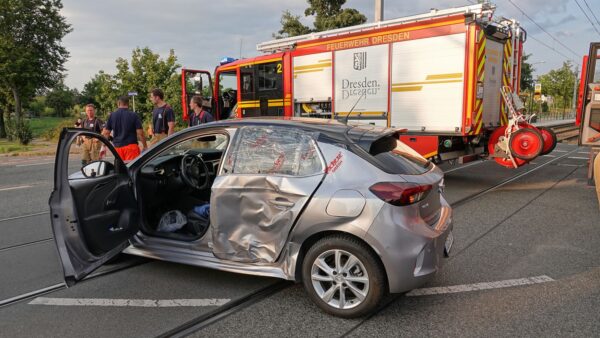 Unfall an der Sternstraße - Foto: Roland Halkasch