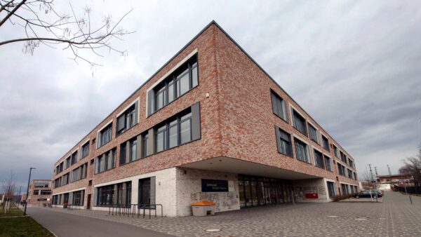 Gymnasium Pieschen - Foto: J. Frintert