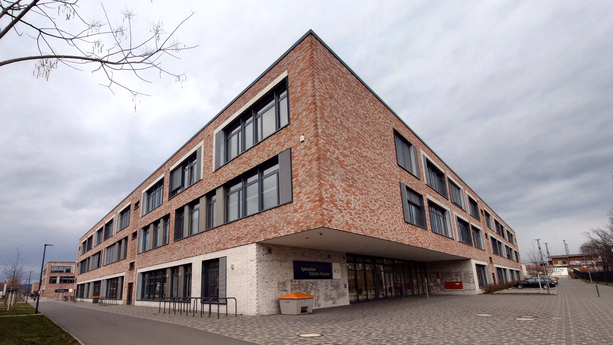 Gymnasium Pieschen - Foto: J. Frintert