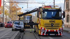 Verkehrsunfall in Pieschen: Škoda blockiert Straßenbahnen Unfall auf der Leipziger Straße - Foto: R. Halkasch