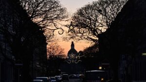 Eine Pieschener Weihnachtsgeschichte weihnachtsbeleuchtete Oschatzer Straße - Foto: J. Frintert