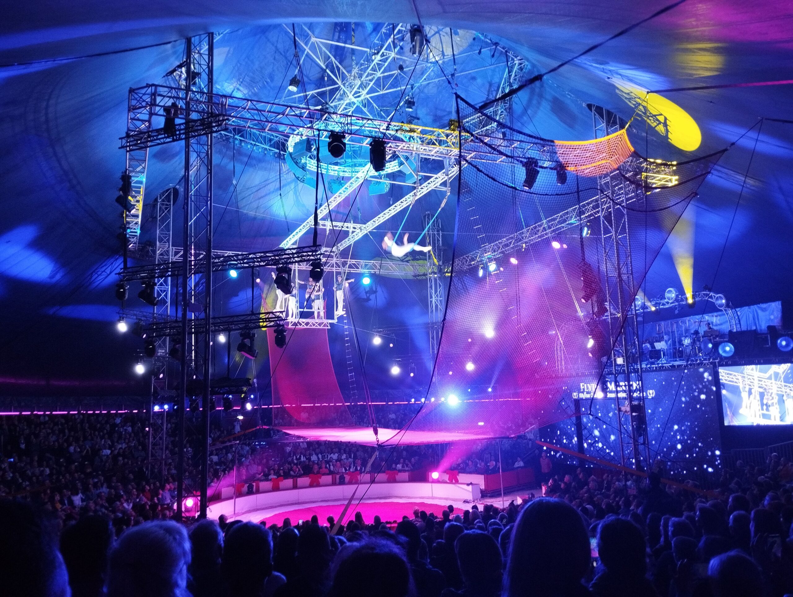 Einer der vielfältigen Höhepunkte war die Artistentruppe "Flying Martinis". Foto: S. Reichel