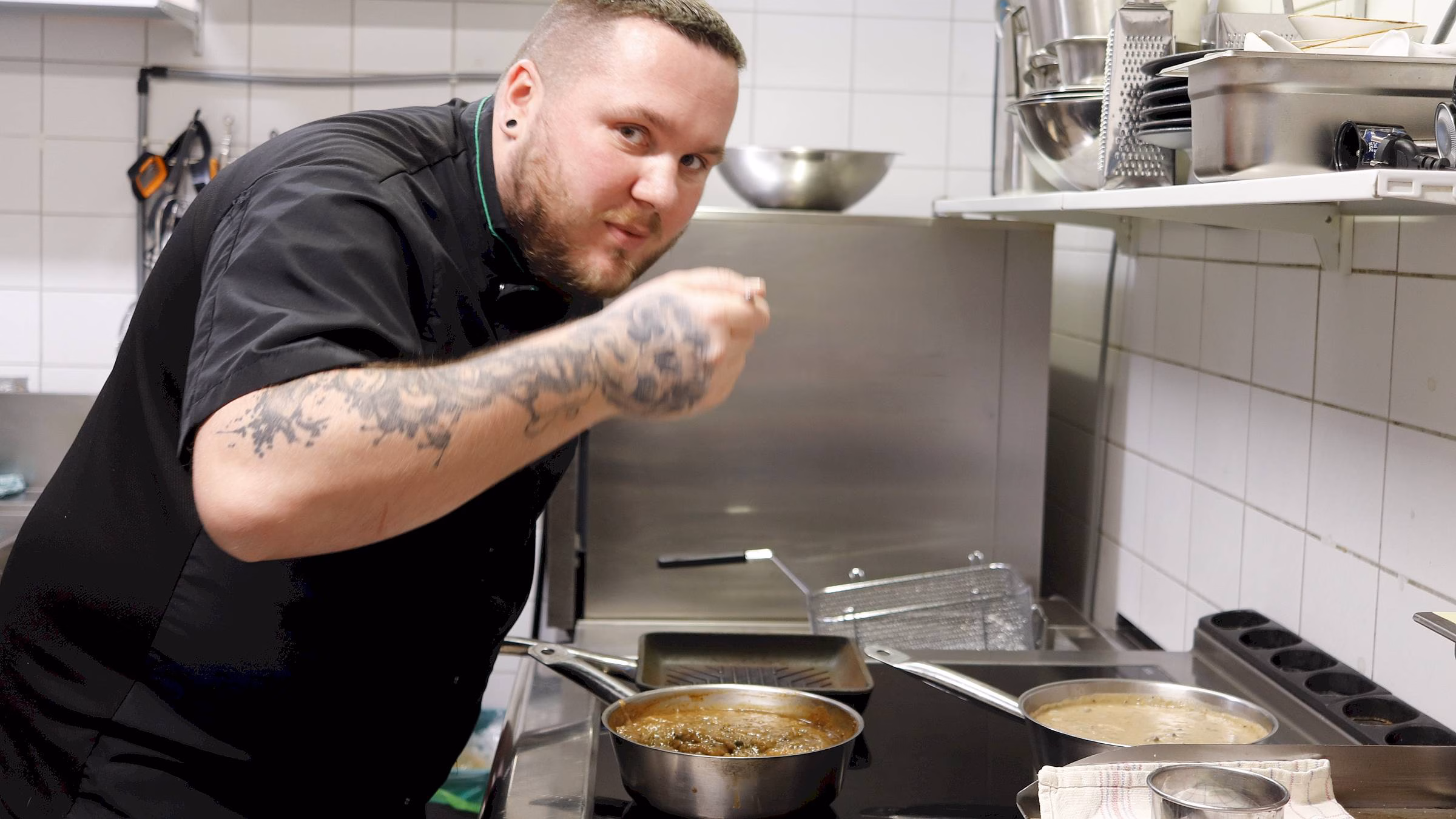 Der neue Koch, Marek Škach, soll dafür sorgen, dass die Kundschaft nicht nur satt, sondern auch zufrieden ist. Foto: J. Frintert
