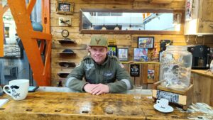 Handwerkskunst und Erfindungsreichtum in den Retro Werken Christian Masch alias "Chris" verbindet Industrieästhetik mit Handwerkskunst – und schafft in seinen RetroWerken einzigartige Objekte mit Charakter. Foto: S. Reichel