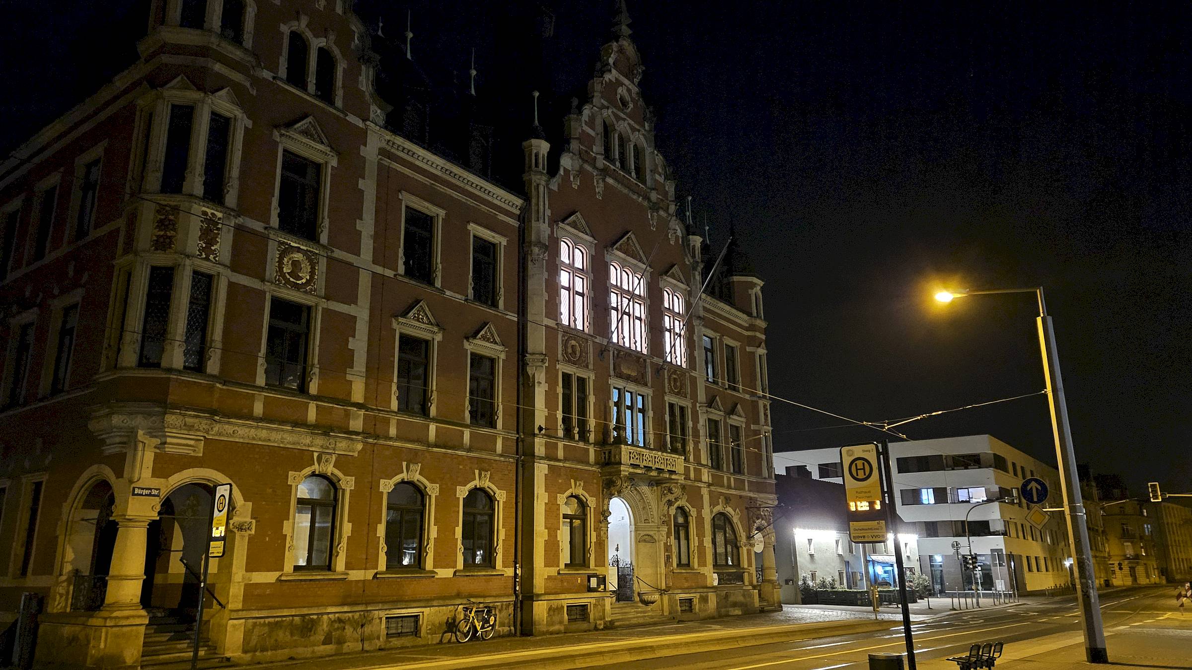 Bis fast halb Zehn berieten die Stadtbezirksbeiräte im Pieschener Rathaus. Foto: J. Frintert
