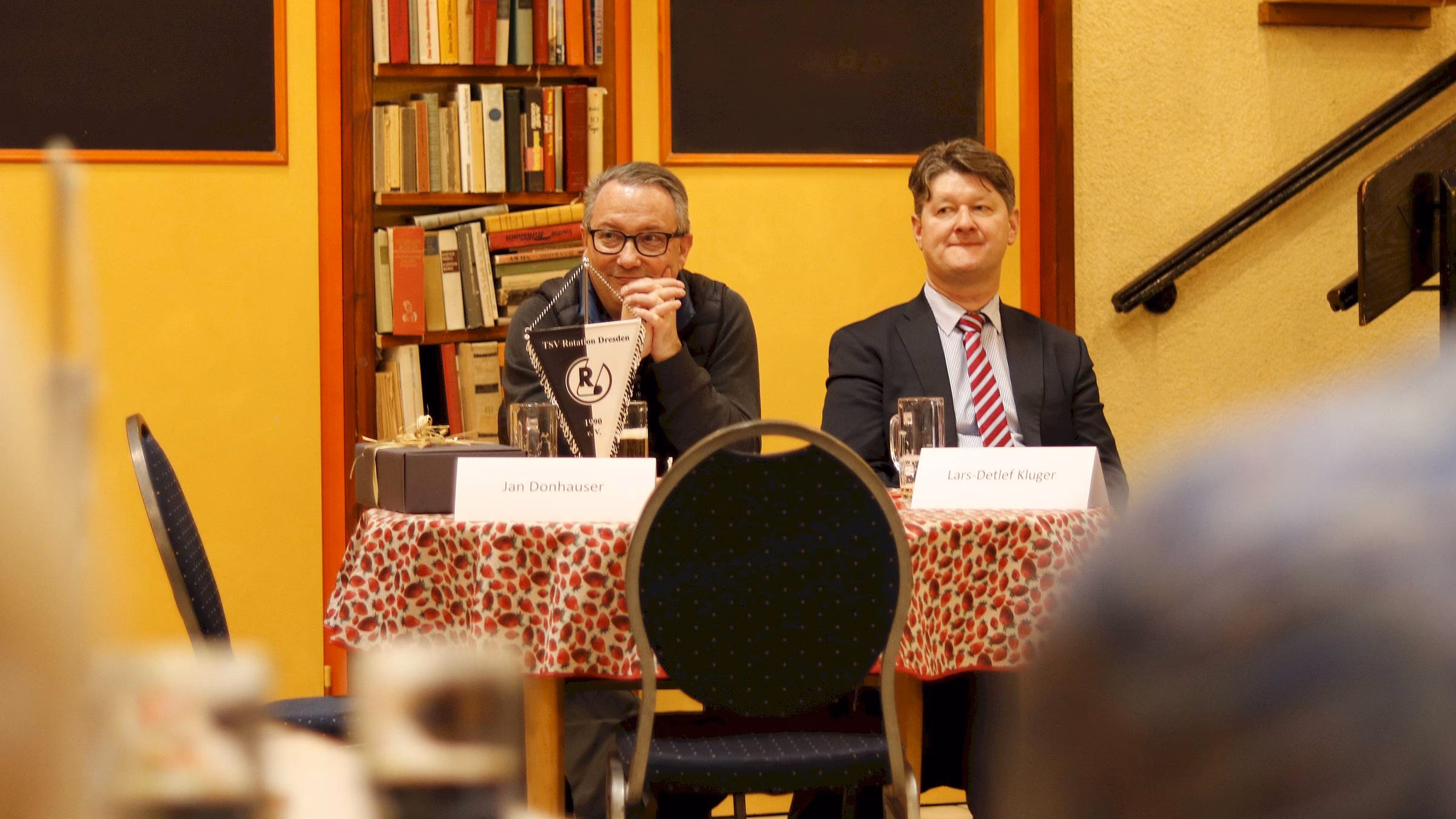 Sportbürgermeister Jan Donhauser und Lars-Detlef Kluger, Präsident des Stadtsportbundes, waren die Ehrengäste der Sitzung. Foto: J. Frintert