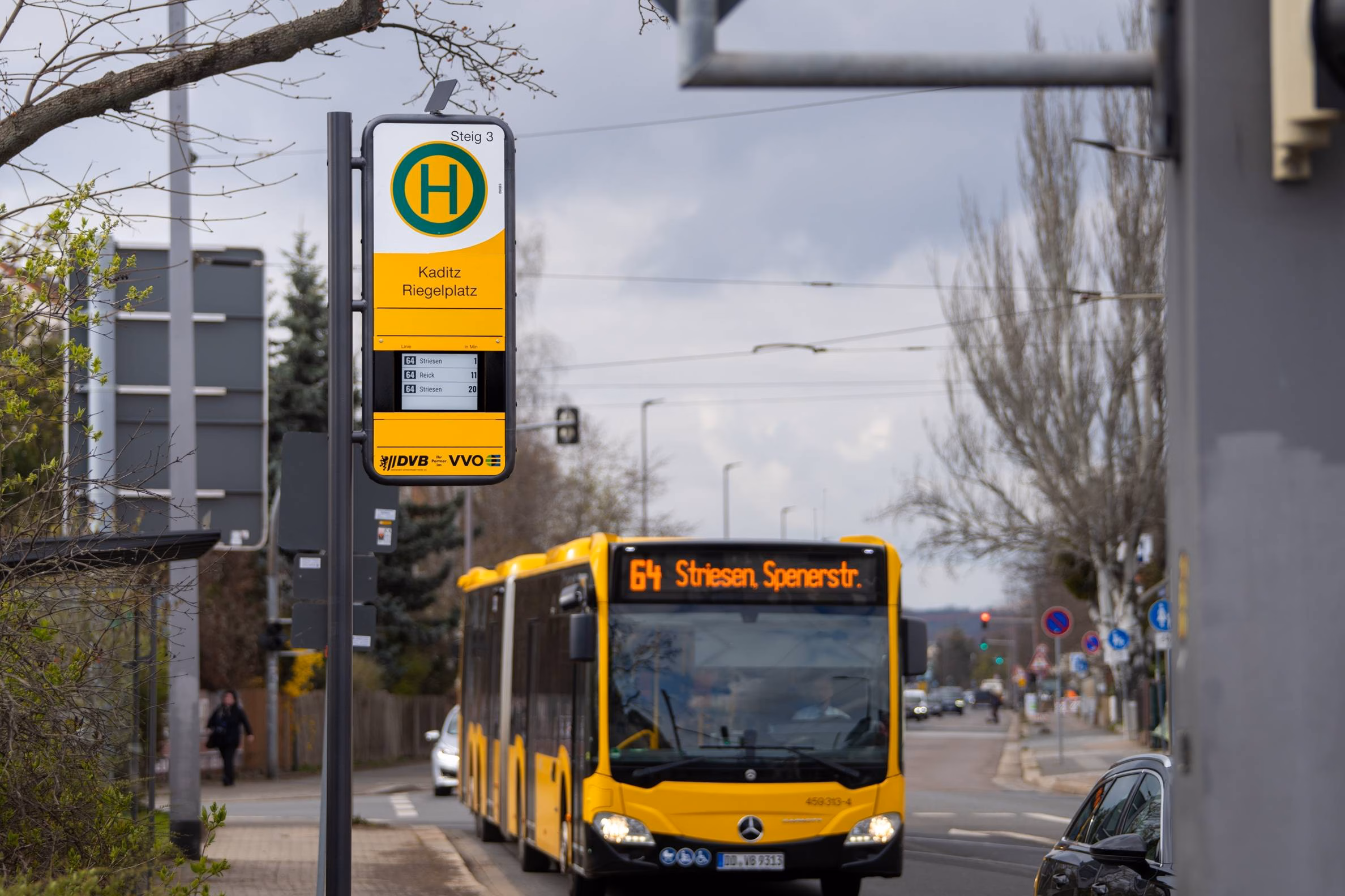 Haltestelle mit ePaper-Anzeige am Riegelplatz - Foto: DVB AG