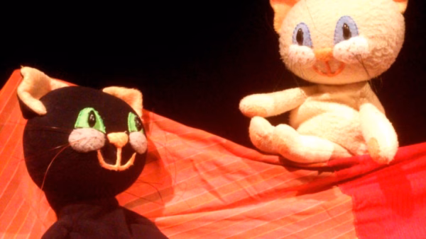 Szene aus "Schwarz und Weiß" - Foto: August Theater