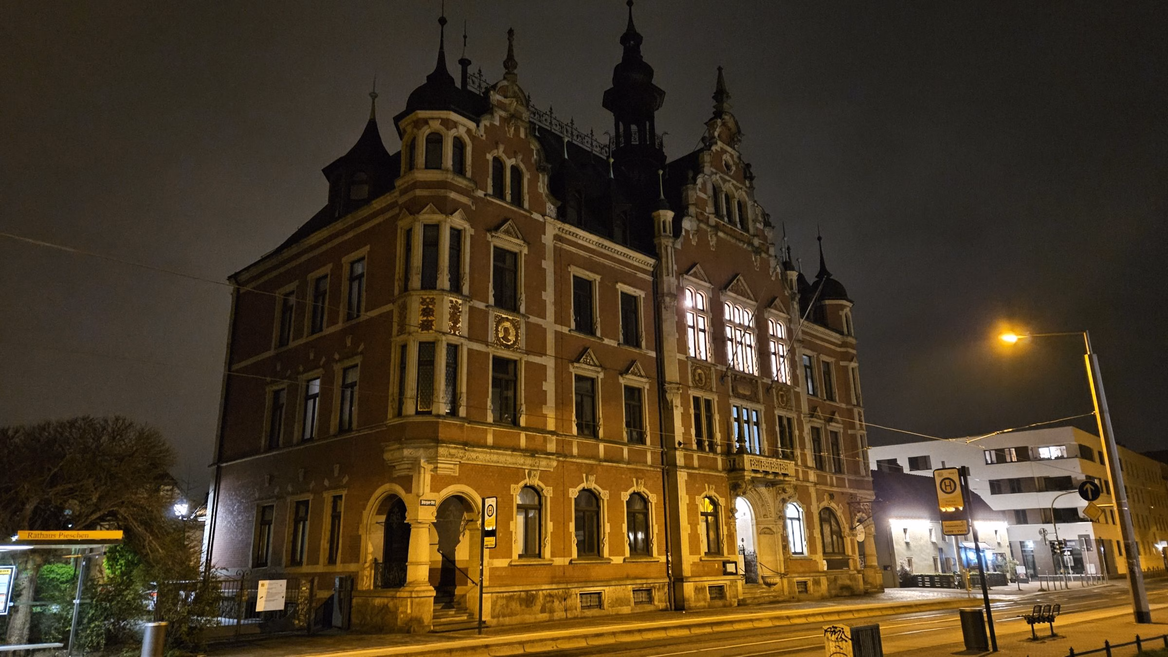 Bis kurz vor Mitternacht diskutierten die Räte über die Belange des Stadtbezirks. Foto: J. Frintert