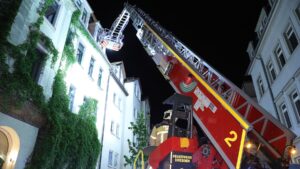 Brand in Mehrfamilienhaus in Pieschen – Drei Personen im Krankenhaus Feuerwehreinsatz auf der Osterbergstraße - Foto: R. Halkasch