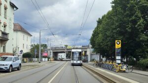 Wegen Arbeiten an S-Bahn-Durchfahrt: Linie 4 wird geteilt Aufgrund von Fahrleitungsbauarbeiten auf der Leipziger Straße kommt es zu Einschränkungen auf der Straßenbahnlinie 4. Foto: J. Frintert