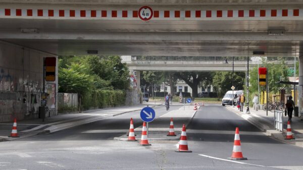 Am Freitag-Vormittag fanden noch letzte Arbeiten statt. So wurden unter anderem die temporären Ampeln zurückgebaut. Foto: J. Frintert