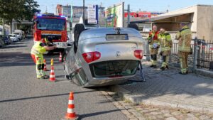 Auto überschlägt sich in Trachau Auto überschlägt sich in Trachau - Foto: R. Halkasch