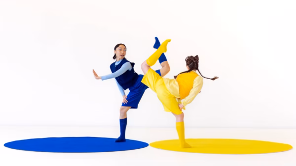 Seraphine Detscher & Yuexuan Gui tanzen in „Little Green“ – Foto: William Bowers