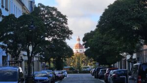 Literatur & Kunst beim „Baumgeflüster" auf der Oschatzer Straße Die Oschatzer Straße verwandelt sich am Donnerstag in die Kunst- & Literaturmeile "Baumgeflüster" - Foto: Archiv J. Frintert