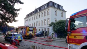 Wohnungsbrand an der Kunzstraße – Wohnung nicht mehr bewohnbar Feuerwehreinsatz an der Kunzstraße. Foto: R. Halkasch